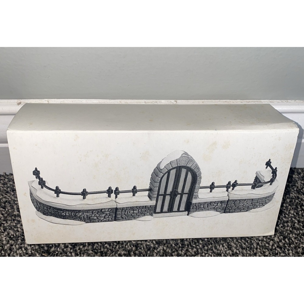 Dept 56 "Churchyard Gate and Fence" Set of 3, Heritage Village Col #5806-8 - Picture 7 of 8